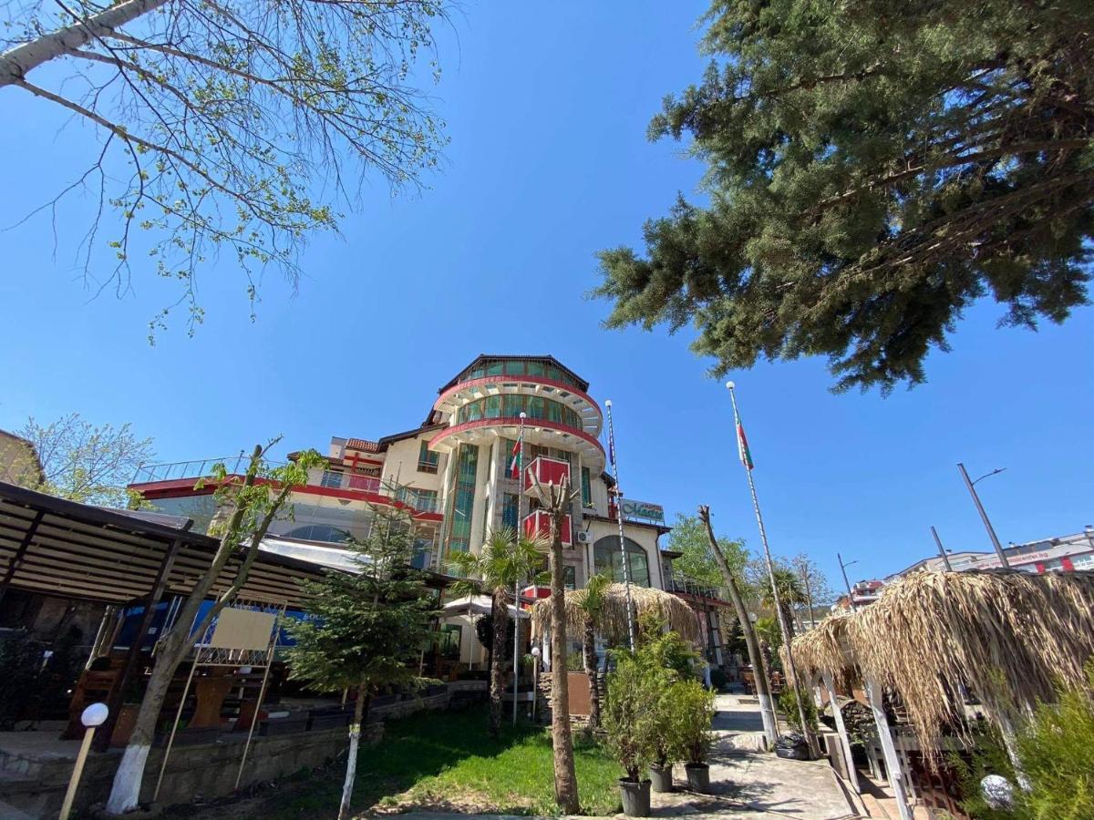 Meatsa Hotel Kŭrdzhali エクステリア 写真