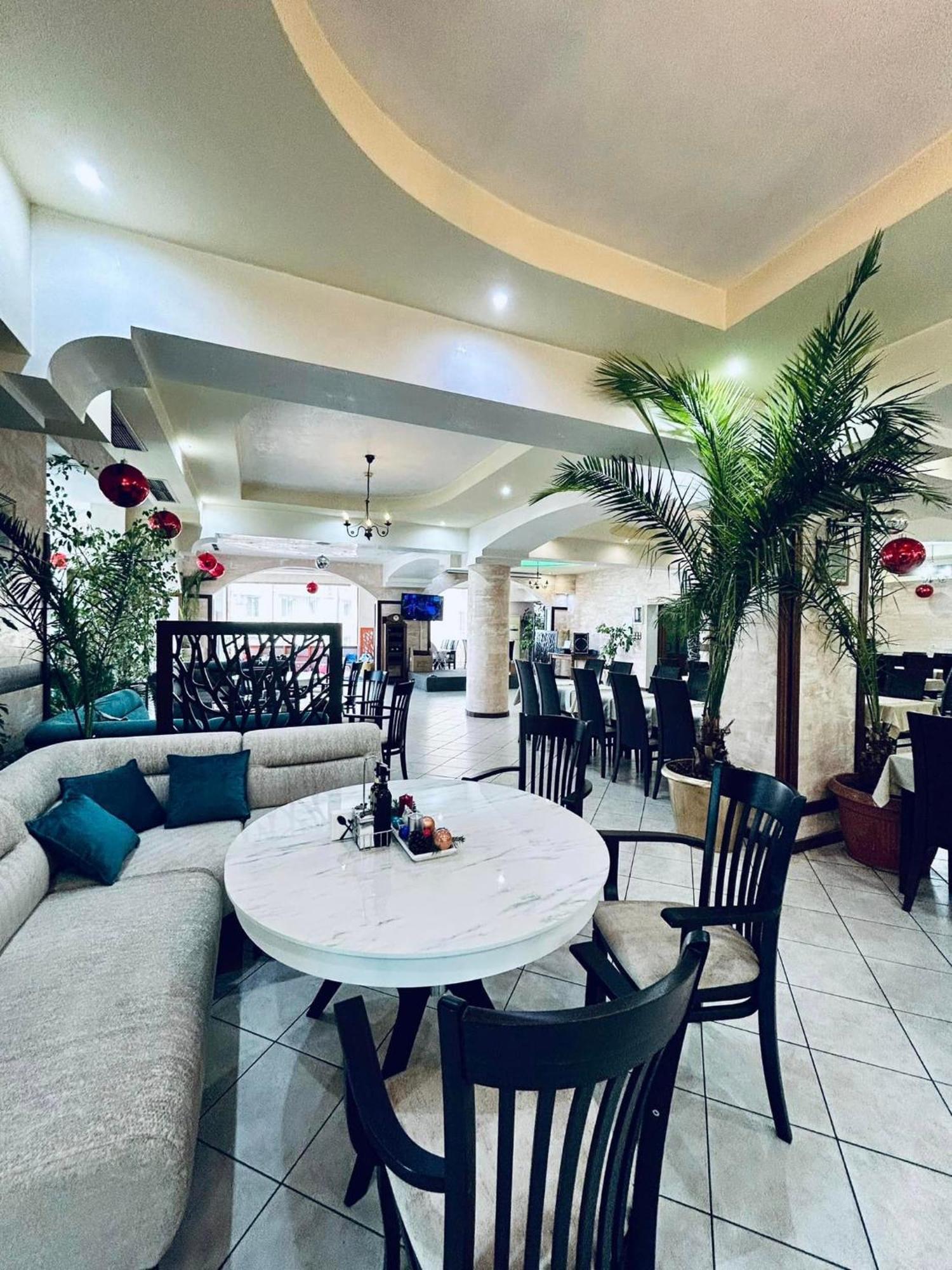 Meatsa Hotel Kŭrdzhali エクステリア 写真